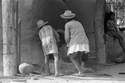 Operating the oven, La Chamba, Colombia, 1975