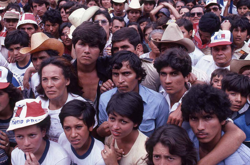 Crowd of people at a campaign rally for Sandoval, Chiquimula, 1982