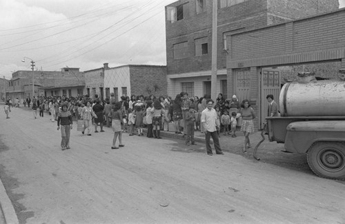 A line outside of a brick building, Tunjuelito, Colombia, 1977