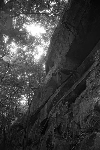 Claflin demonstrates rappelling, Liberal, 1982