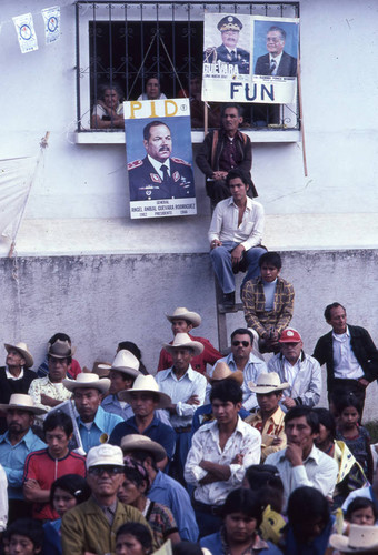 A group of people attending presidential candidate Ángel Aníbal Guevara's campaign rally, Ciudad Vieja, 1982