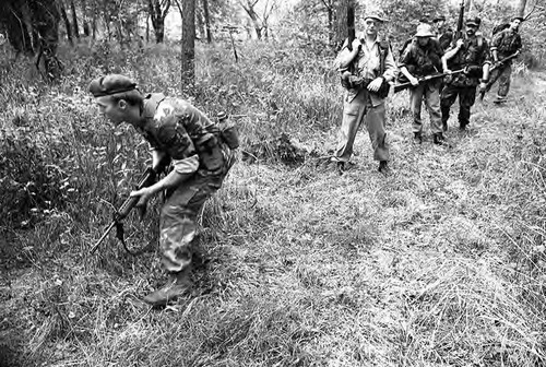 Survival school students participate in an obstacle course, Liberal, 1982