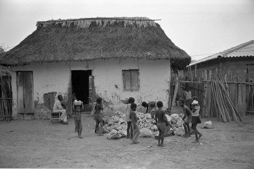 Children transporting rocks, San Basilio de Palenque, 1977