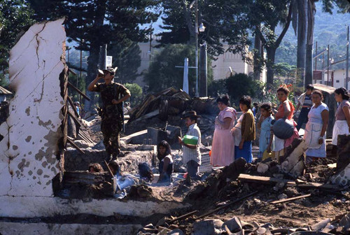 Residents waiting for water, Berlín, Usulután, 1983