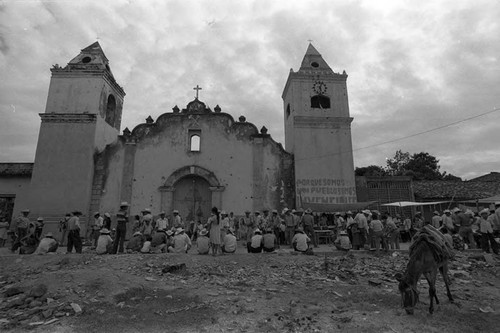 Crowd at church, Corinto, Morazán, 1983