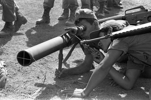 Soldiers learning how to use mortars at military base, Ilopango, 1983