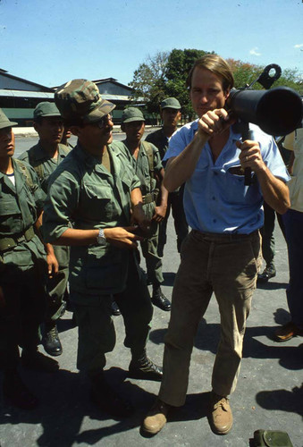 Journalist James Lemoyne holds m-67 recoilless rifle, Ilopango, San Salvador, 1983