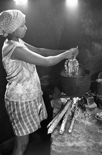 Anselma Salas cooking a turtle, San Basilio de Palenque, 1977