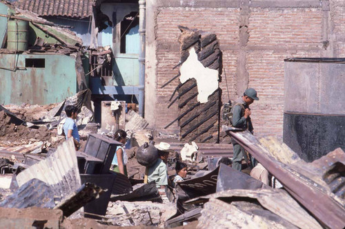 Soldier and civilians amids ruins, Berlín, 1983