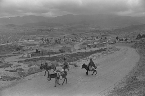 A dirt road, Tunjuelito, Colombia, 1977