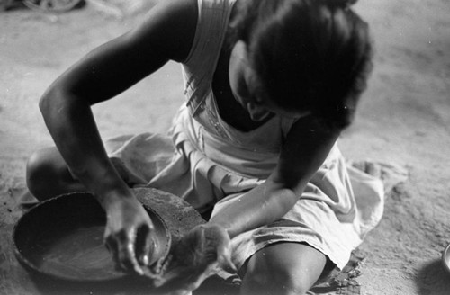 A woman making pottery, La Chamba, Colombia, 1975