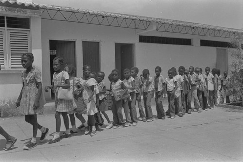 Students walking in line outside classroom, San Basilio de Palenque, ca. 1978