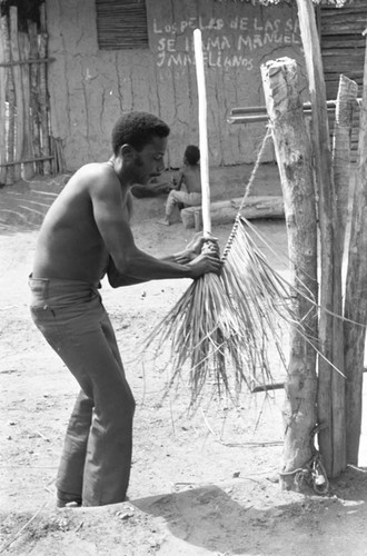 Broom making, San Basilio de Palenque, 1977