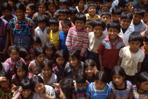 School children huddle together, Zaragoza, 1982