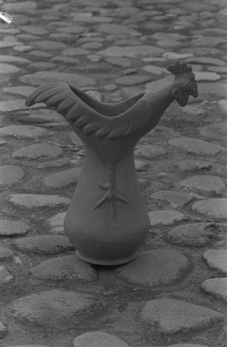 Hen-shaped clay container, La Chamba, Colombia, 1975