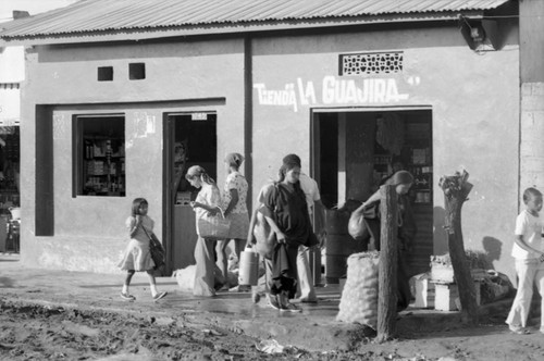 People at a shop, Colombia, La Guajira, Colombia, 1976