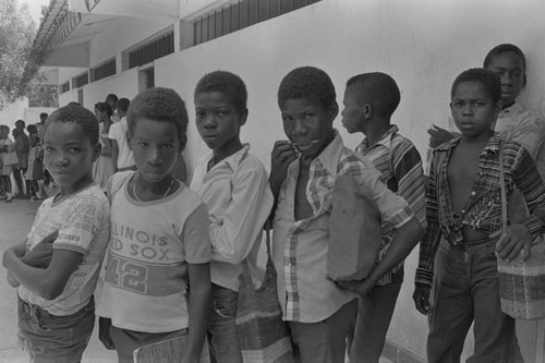 Students lining up outside classroom, San Basilio de Palenque, ca. 1978