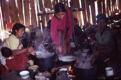 Guatemalan refugees cook, Cuauhtémoc, 1983