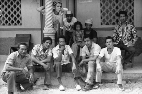 Group of men sitting in front of building, San Basilio de Palenque, 1975