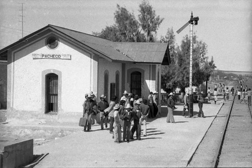 Group of men in cowboy hats at the "Pacheco" train platform, Chihuahua, 1983