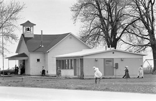 Amish schoolhouse, Lancaster County, 1974