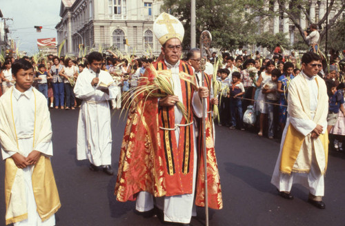 Archbishop Arturo Rivera y Damas walking to the cathedral, San Salvador, El Salvador, 1982