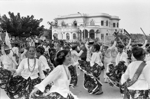 Cumbiamba Agua P'a Mi dancers performing, Barranquilla, Colombia, 1977