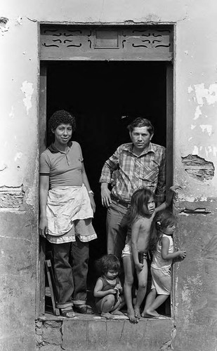 Family at the door, San Agustín, Usulután, 1983