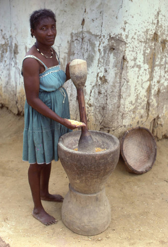 Woman holding corn in her hand, San Basilio de Palenque, 1976