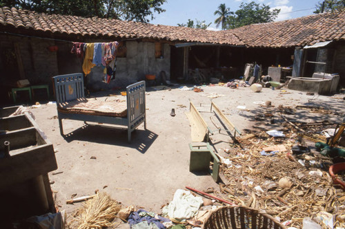 Abandoned home, San Lorenzo, Ahuachapán, El Salvador, 1981