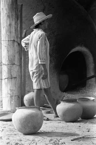 Women at the oven, La Chamba, Colombia, 1975