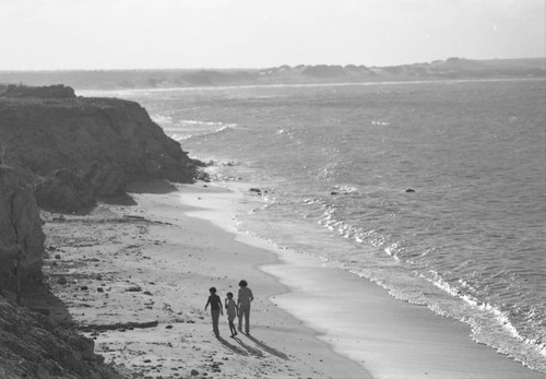 People on beach, La Guajira, Colombia, 1976