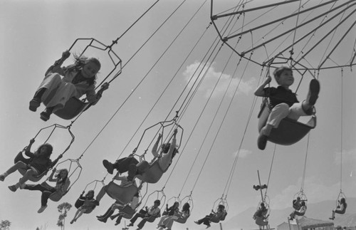 Flying chairs, Tunjuelito, Colombia, 1977