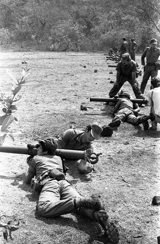 Soldiers learn how to use mortars, Ilopango, 1983