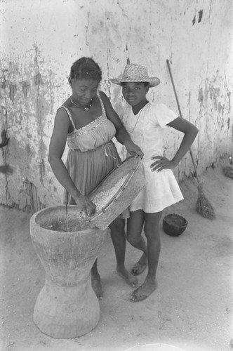 Woman grinding corn, San Basilio del Palenque, ca. 1978