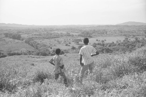 Boys standing in tall grass, San Basilio de Palenque, 1976