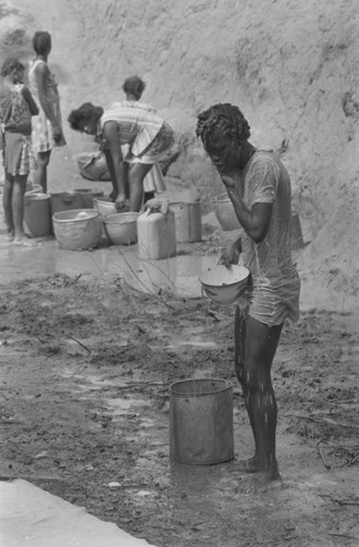 Drenched girl bathing, San Basilio de Palenque, 1977