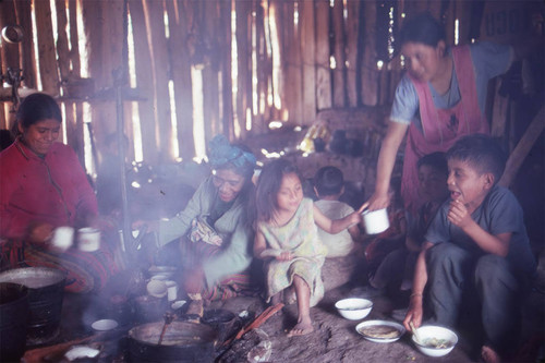 Guatemaln refugees cook, Cuauhtémoc, 1983