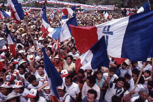 Crowd of people at a campaign rally for Sandoval, Chiquimula, 1982