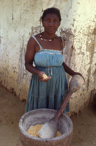 Woman holding corn in her hand, San Basilio de Palenque, 1976