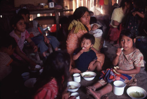 Guatemalan refugees eating, Cuauhtémoc, 1983