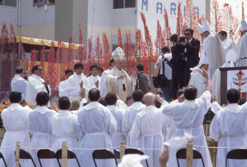 Pope John Paul II preparing to celebrate Mass, San Salvador, El Salvador, 1983 wi