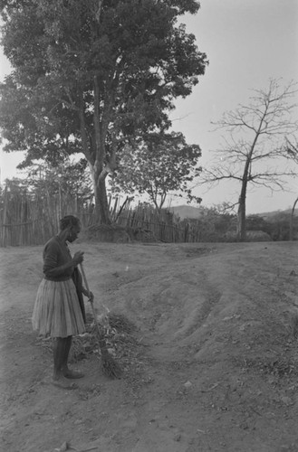 Woman sweeping the ground, San Basilio de Palenque, ca. 1978