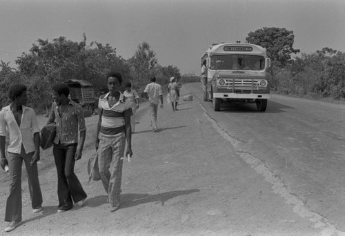 People at bus stop, Cartagena Province, ca. 1978