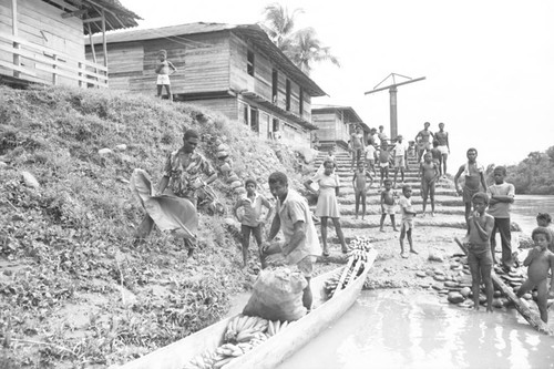 Loading the canoe, Barbacoas, Colombia, 1979