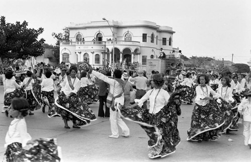 Cumbiamba Agua P'a Mi dancers performing, Barranquilla, Colombia, 1977