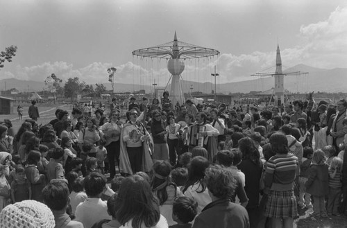 A crowd at Tunjuelito's Christmas festivities, Tunjuelito, Colombia, 1977