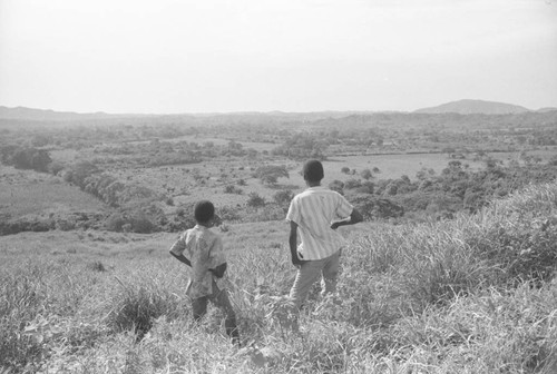 Boys standing in tall grass, San Basilio de Palenque, 1976