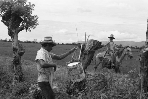 Men out on the field, La Chamba, Colombia, 1975