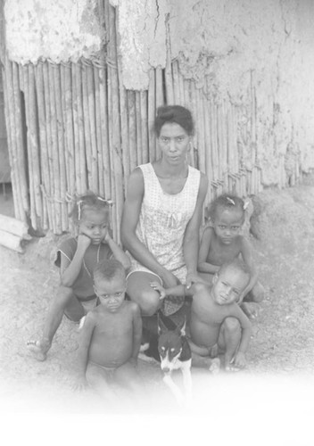 Woman posing with children, San Basilio de Palenque, 1976